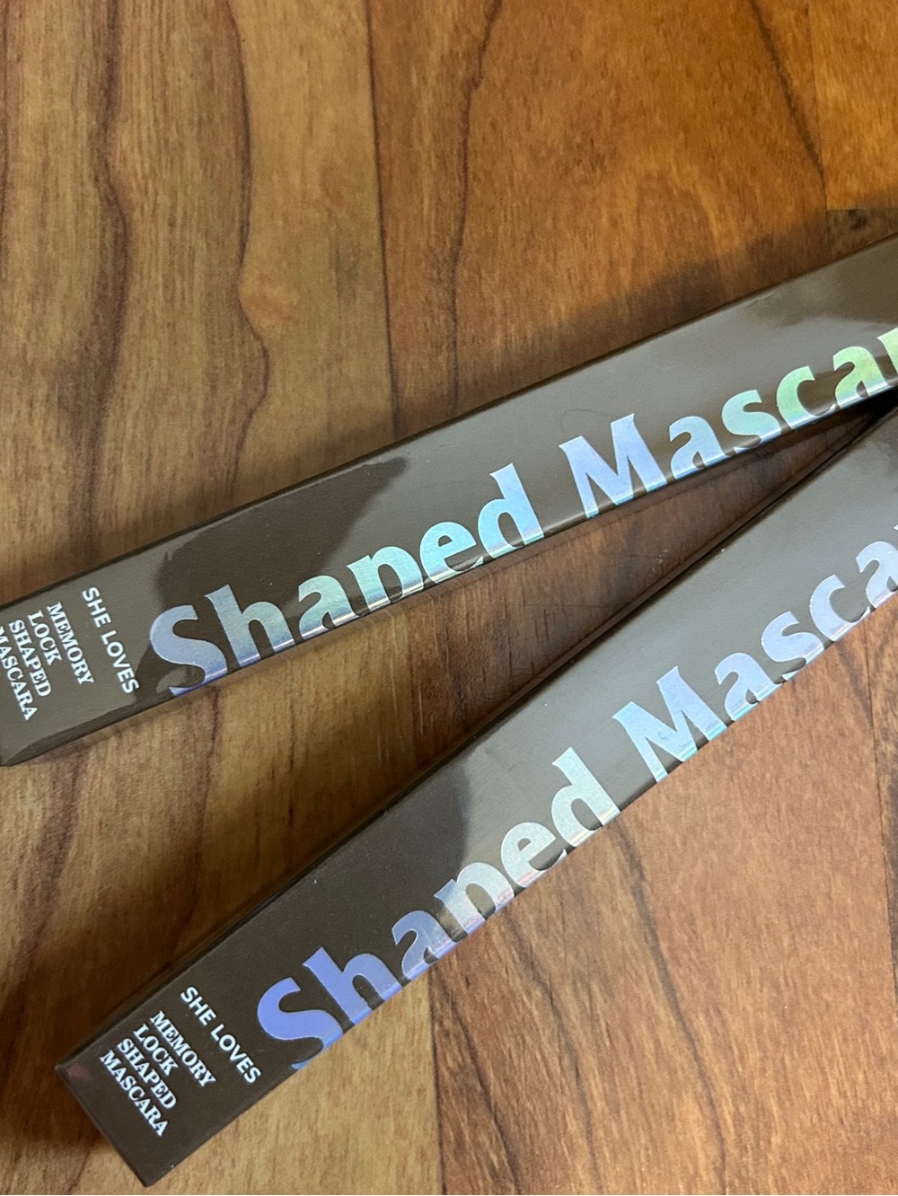 Shaped Mascara in Brown